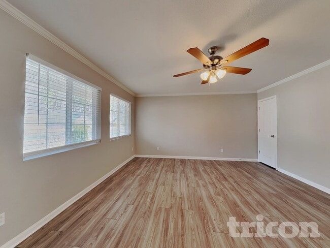 314 Walnut Crossing Dr, Unit PH117 in Whitsett, NC - Foto de edificio - Building Photo