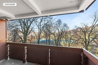 201 Ravine Ave in Yonkers, NY - Foto de edificio - Building Photo