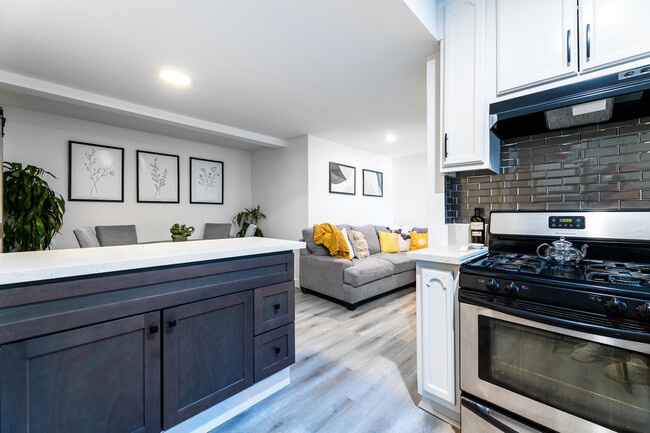 1403 Seward St, Unit 2 in Los Angeles, CA - Building Photo - Building Photo