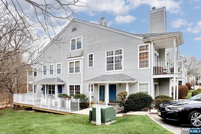 property at 1141 Hyde Park Ct