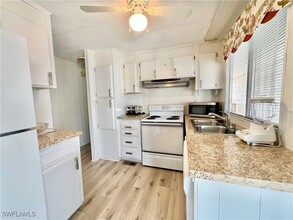 817 Cape Haze Ln in Naples, FL - Building Photo - Building Photo