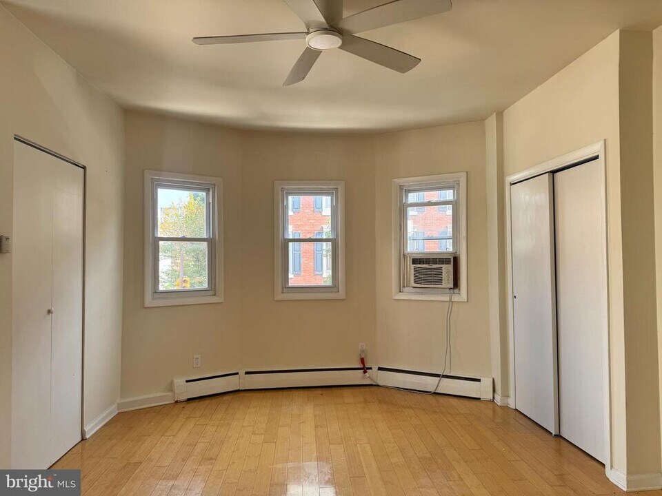 2062 Lombard St in Philadelphia, PA - Building Photo