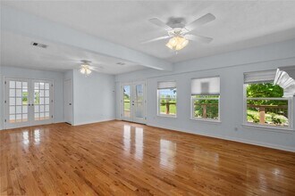 180 Grove Rd in Kemah, TX - Building Photo - Building Photo