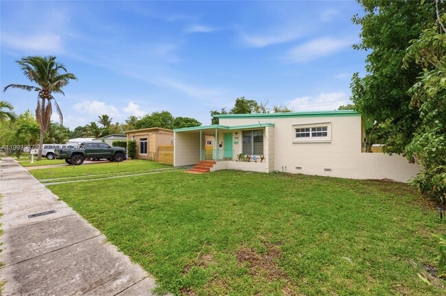1620 NE 160th St in North Miami Beach, FL - Building Photo - Building Photo