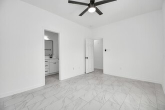 9003 Prairie View Dr in Houston, TX - Building Photo - Building Photo