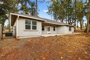 1605 Gate Ln in Paradise, CA - Building Photo