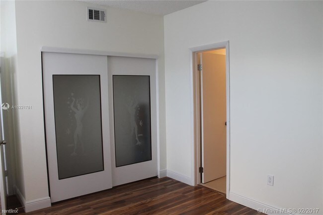 737 Jefferson Ave in Miami Beach, FL - Foto de edificio - Building Photo