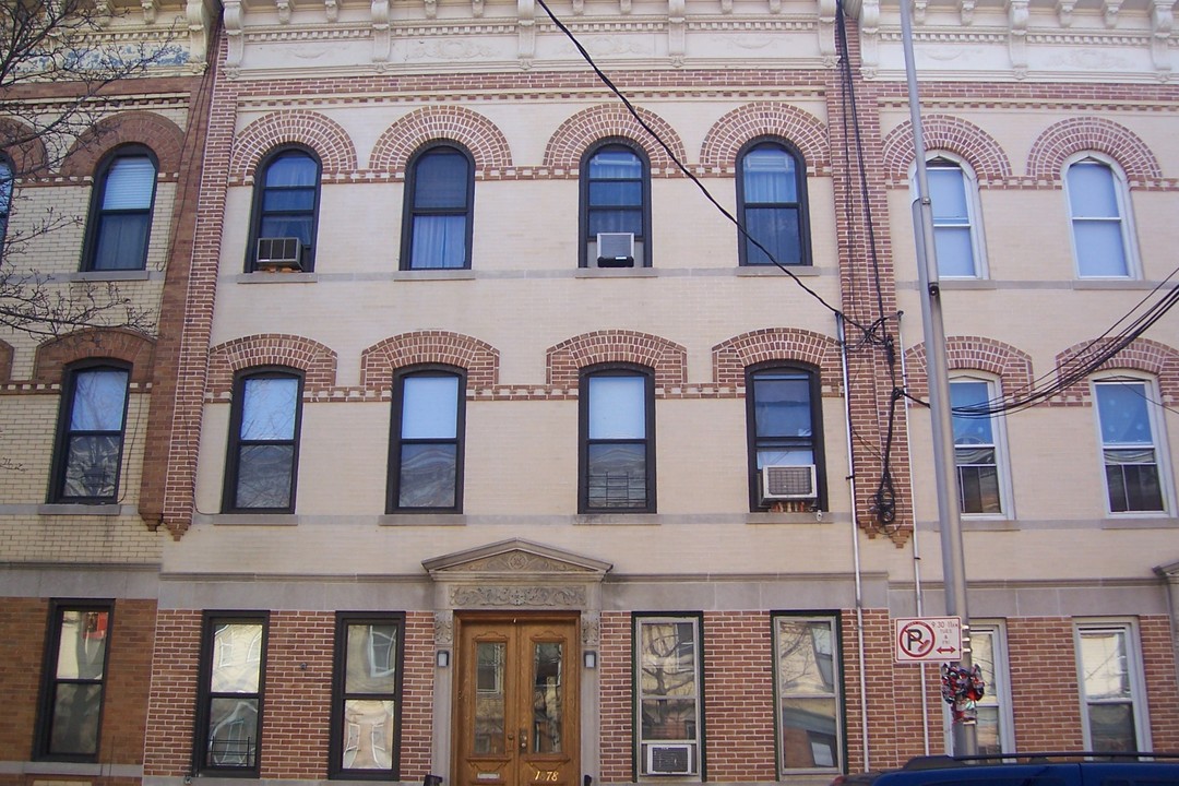 18-78 Putnam Ave in Flushing, NY - Building Photo