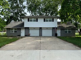 4324 W Bethany Dr in Columbia, MO - Building Photo