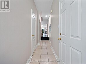 5015 Dubonet Dr in Mississauga, ON - Building Photo - Building Photo