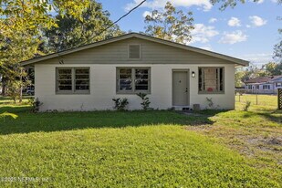 253 Santa Barbara St in Jacksonville, FL - Building Photo