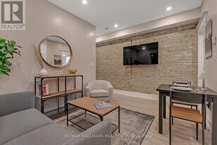 216 Seaton St in Toronto, ON - Building Photo