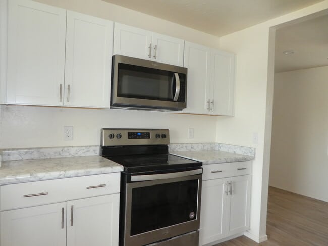 property at 1223 E Spence Ave