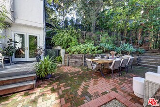 8326 Ridpath Dr in Los Angeles, CA - Building Photo - Building Photo