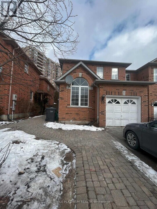 15 Berkindale Ct in Brampton, ON - Building Photo