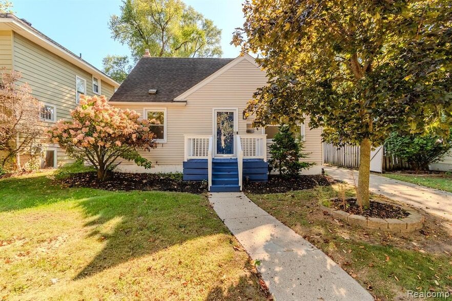 1517 W Saratoga St in Ferndale, MI - Building Photo