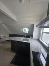 1302 E 19th St in Oakland, CA - Building Photo - Building Photo