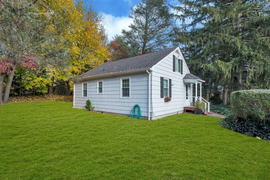15A Cherry Ln in Glen Head, NY - Building Photo