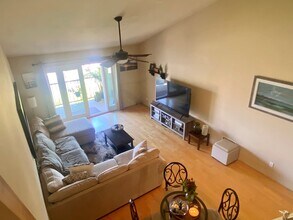 832 Kalpati Cir, Unit F in Carlsbad, CA - Foto de edificio - Building Photo