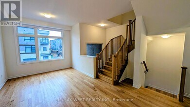 95 Paradox St in Vaughan, ON - Building Photo - Building Photo