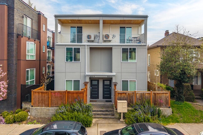 5210b Brooklyn Ave NE in Seattle, WA - Building Photo - Building Photo