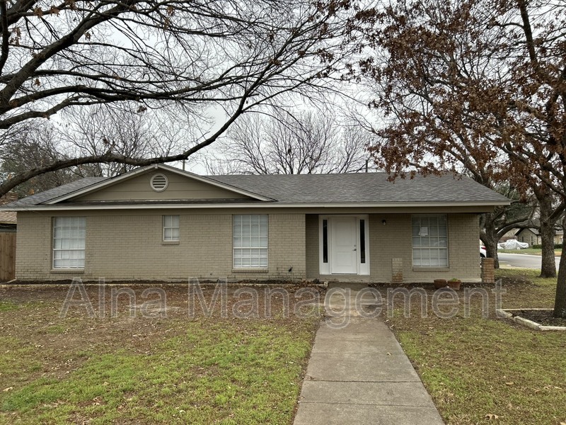 1200 Mesquite Trail in Benbrook, TX - Building Photo