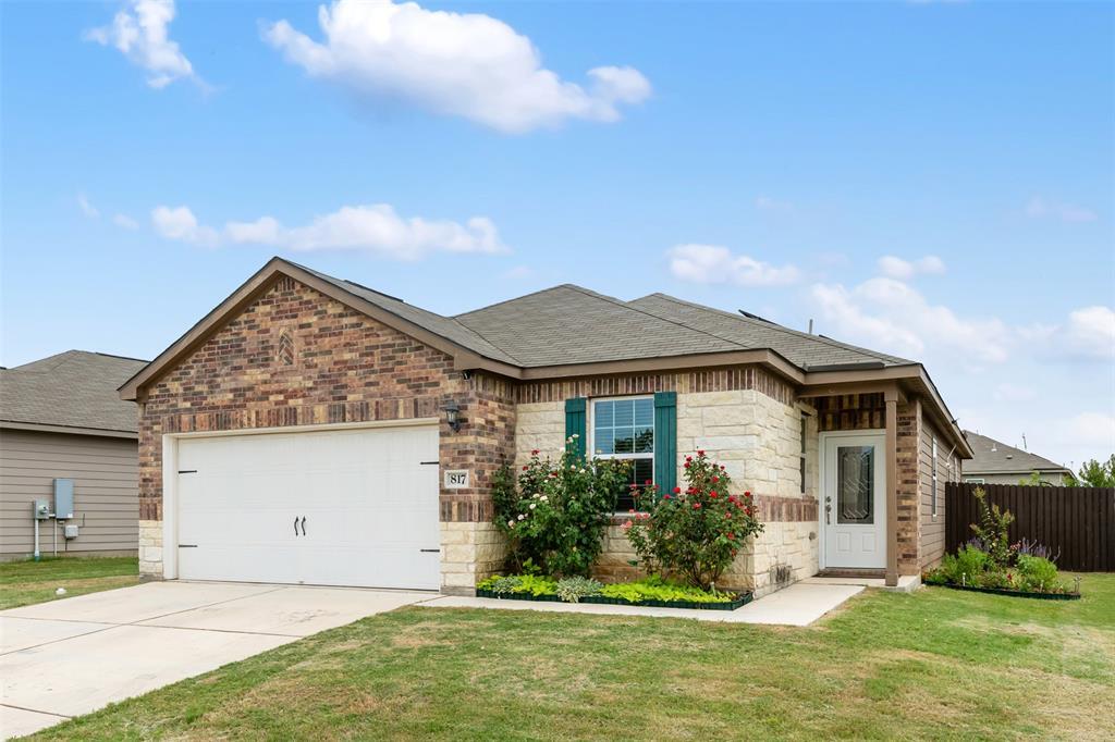 817 Liberty Meadows Dr in Liberty Hill, TX - Building Photo