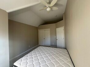 13698 SW Hillshire Dr in Tigard, OR - Foto de edificio - Building Photo