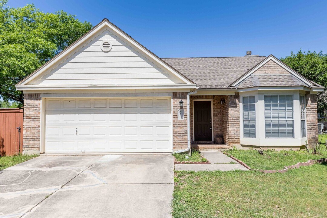 6651 Rambling Trail Dr in San Antonio, TX - Foto de edificio