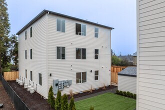 485 NE Jessup St in Portland, OR - Foto de edificio - Building Photo