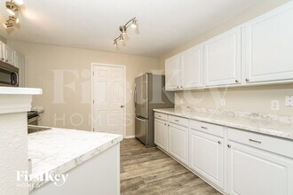 6909 Maywood Cir in Avon, IN - Building Photo - Building Photo