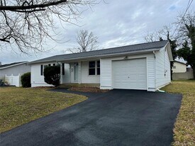 74 Clifton Pl in Port Jefferson Station, NY - Building Photo