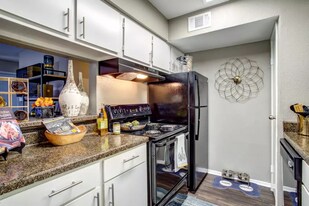 13099 Westella Dr in Houston, TX - Building Photo