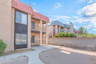 2257 Exeter Dr-Unit -Unit B in Las Vegas, NV - Building Photo - Building Photo