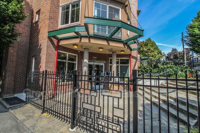 700 E Denny Way in Seattle, WA - Building Photo - Building Photo