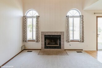 134 Winchester Dr in Streamwood, IL - Building Photo - Building Photo