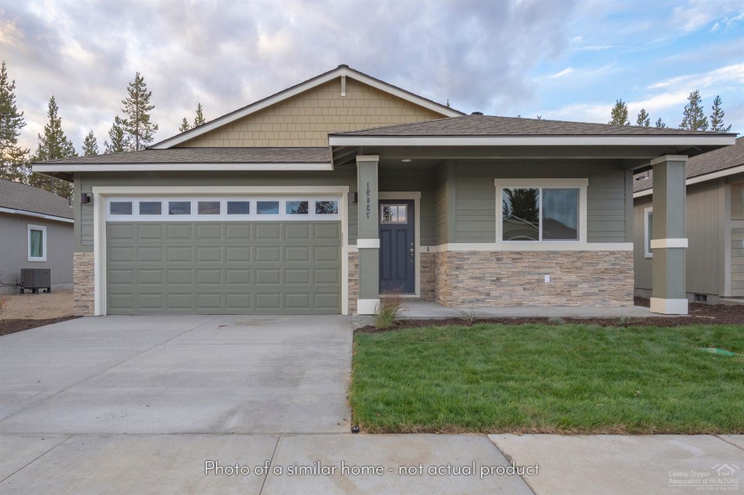 51227 Riley Ln in La Pine, OR - Foto de edificio