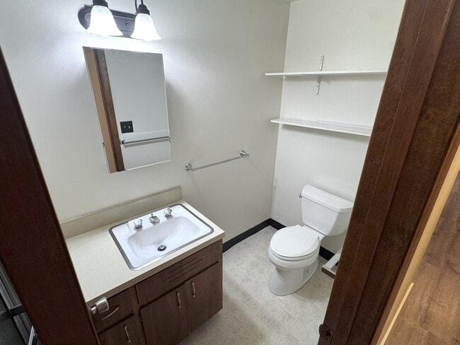 3168 Dubuque St NE in Iowa City, IA - Foto de edificio - Building Photo