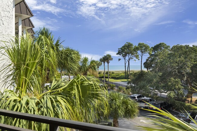 23 S Forest Beach Dr in Hilton Head Island, SC - Foto de edificio - Building Photo