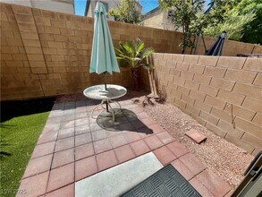 8233 Strawberry Spring St in Las Vegas, NV - Building Photo - Building Photo