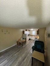 371 4 Ave SE in Salmon Arm, BC - Building Photo - Building Photo