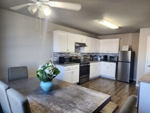 5866 Wildcat Cyn in San Antonio, TX - Foto de edificio - Building Photo