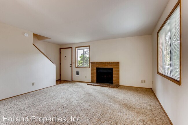 6320 SW Beaverton Hillsdale Hwy in Portland, OR - Building Photo - Building Photo