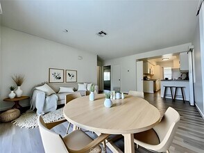 44220 San Pablo Ave, Unit 4 in Palm Desert, CA - Foto de edificio - Building Photo