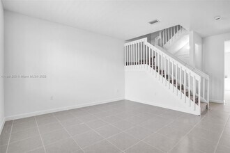 2664 SE 28th St in Homestead, FL - Foto de edificio - Building Photo