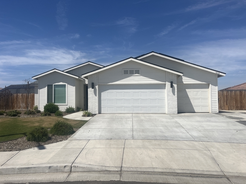 7618 Emerald Green Ave in Bakersfield, CA - Building Photo