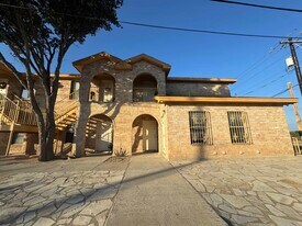 4502 Llano Rd in Laredo, TX - Building Photo