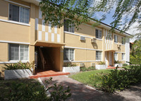 1300 Salzedo St in Coral Gables, FL - Building Photo - Building Photo