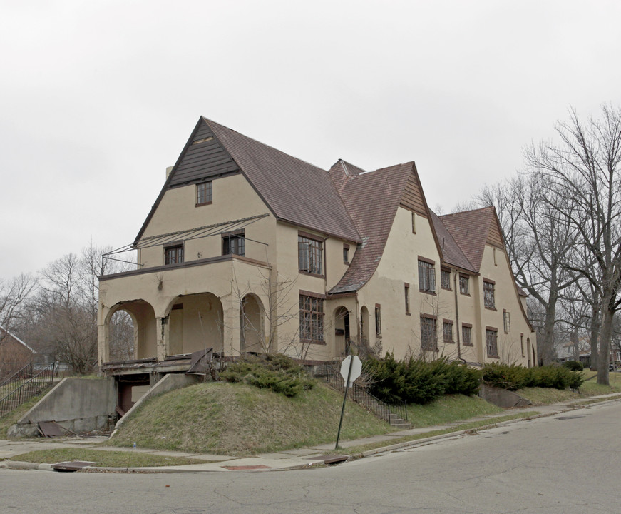 1301 Bryn Mawr Dr in Dayton, OH - Building Photo