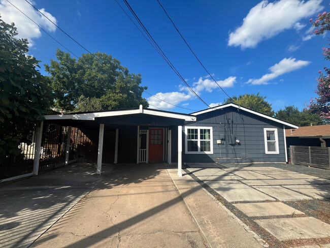 404 Blackson Ave in Austin, TX - Building Photo - Building Photo